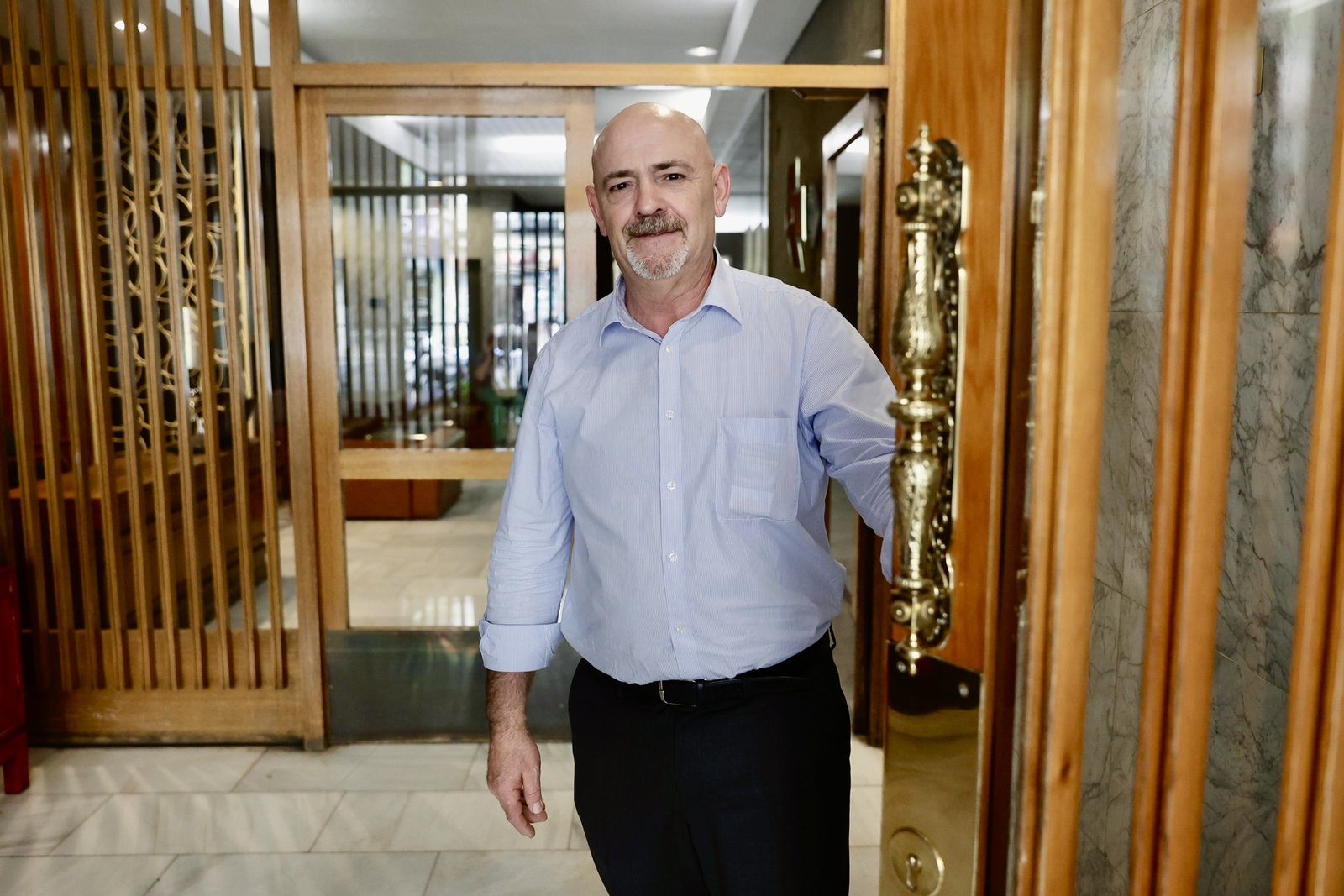 fotografo: Jorge Paris Hernandez [[[PREVISIONES 20M]]] tema: Portero de fincas. Antonio Sánchez