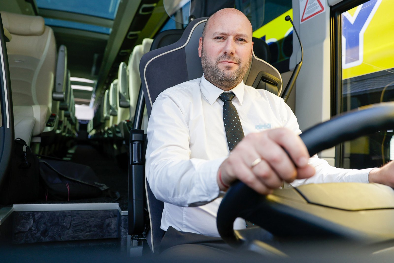 fotografo: Jose Gonzalez Pérez [[[PREVISIONES 20M]]] tema: Conductores de autobús de largo recorrido