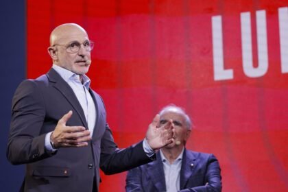 Luis de la Fuente renueva como seleccionador nacional hasta 2026
