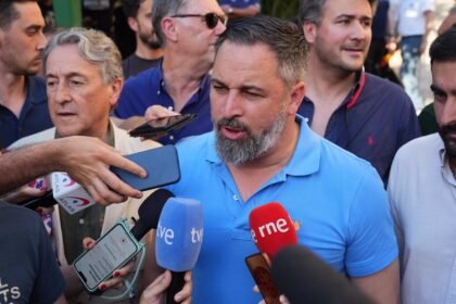 Abascal responde a Sánchez con otra carta acusándole de obstaculizar la labor de los jueces y presionarles