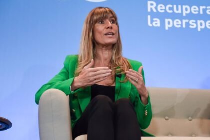 El juez responde a Begoña Gómez que sigue investigando "dos bloques" de la causa