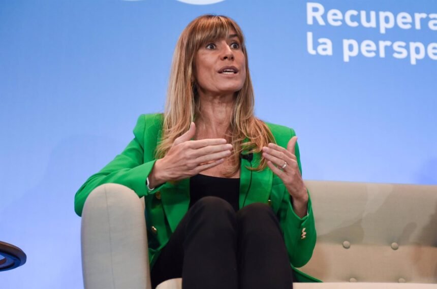 El juez responde a Begoña Gómez que sigue investigando "dos bloques" de la causa