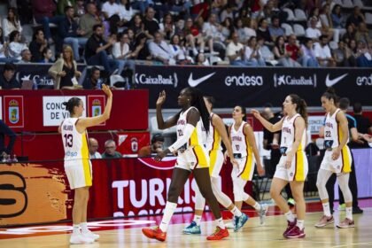 España gana a Turquía en Vigo mirando a París