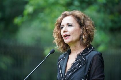 Montero acusa a Milei de seguir "la política de la selva" y siente pudor por que Madrid dé "amparo a populismos"