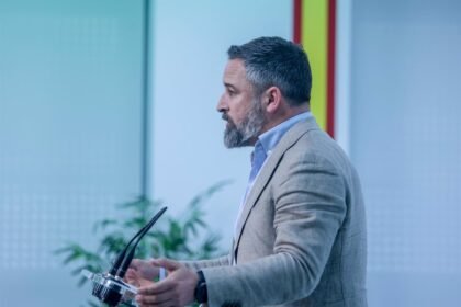 Vox se plantea romper con el PP en los gobiernos autonómicos que acepten el reparto de menores migrantes