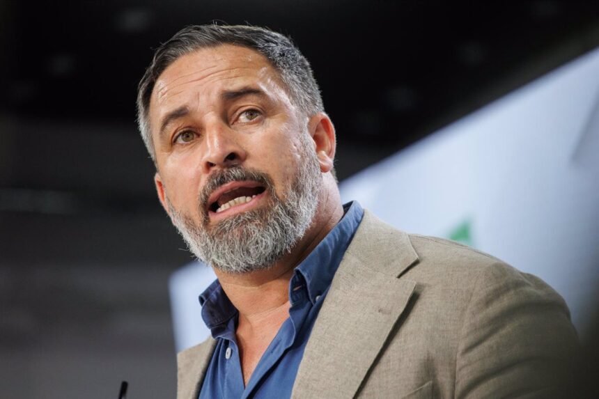 Abascal advierte de que el reparto de menores migrantes "amenaza" los pactos autonómicos y pide al PP "lealtad"