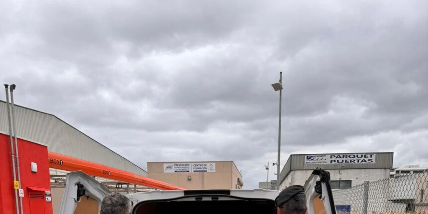 Sorprendidos dos vecinos de La Línea cuando llenaban petacas de combustible para narcolanchas en Jerez