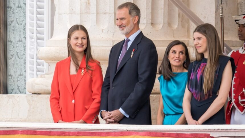 Gran ovación a la Familia Real en el X aniversario de la proclamación de Felipe VI