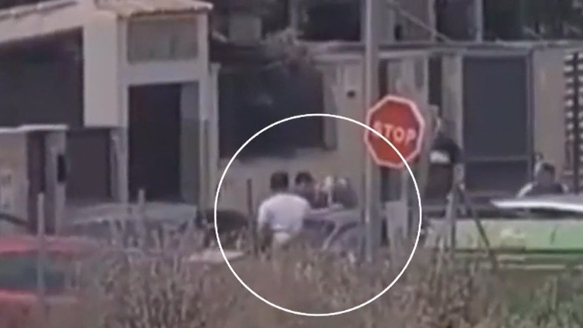Tras 24 horas de huida, varios agentes de la Policía Nacional y la Guardia Civil han detenido este miércoles en Yuncos (Toledo), durante una operación conjunta, a los presuntos autores del asesinato del hermano de Begoña Villacís en Madrid.