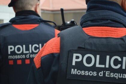 Investigan a siete mossos por la presunta detención ilegal a un hombre homosexual en Barcelona