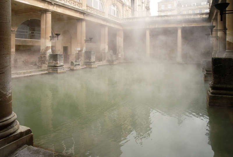 Quince de las bacterias encontradas en Bath son activas contra patógenos humanos.