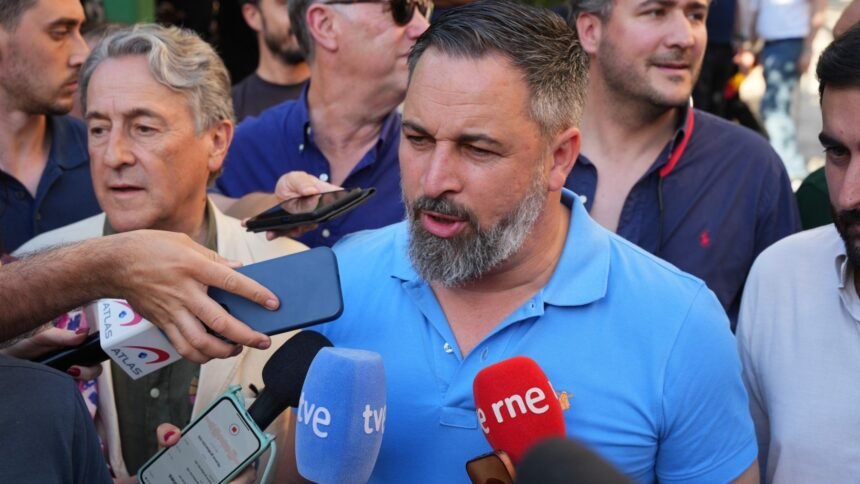 Abascal responde con su carta: "La ley impera para todos, se llame Pedro Sánchez o Begoña Gómez"