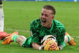 Pickford, el 'gato con botas': España ya sabe cómo se las gasta con las manos... y con los pies