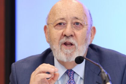 El CIS de Tezanos sitúa al PSOE dos puntos por encima del PP en plena investigación a la esposa y el hermano de Sánchez