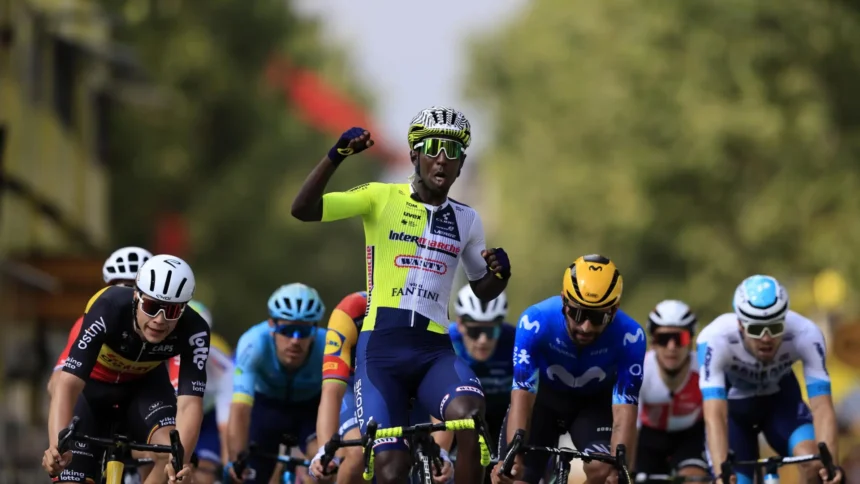 Biniam Girmay regala a Eritrea su primer triunfo en la ronda gala