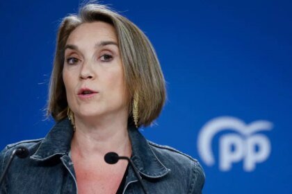 La cruzada del Gobierno contra el TS y el control sobre el TC no enfría la negociación entre Gamarra y Bolaños