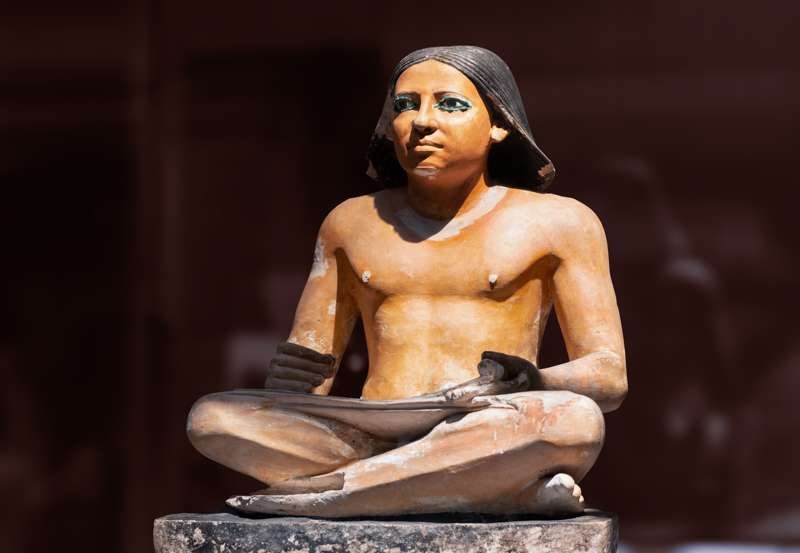 Escriba sentado del Museo Egipcio de El Cairo. Dinastía IV.