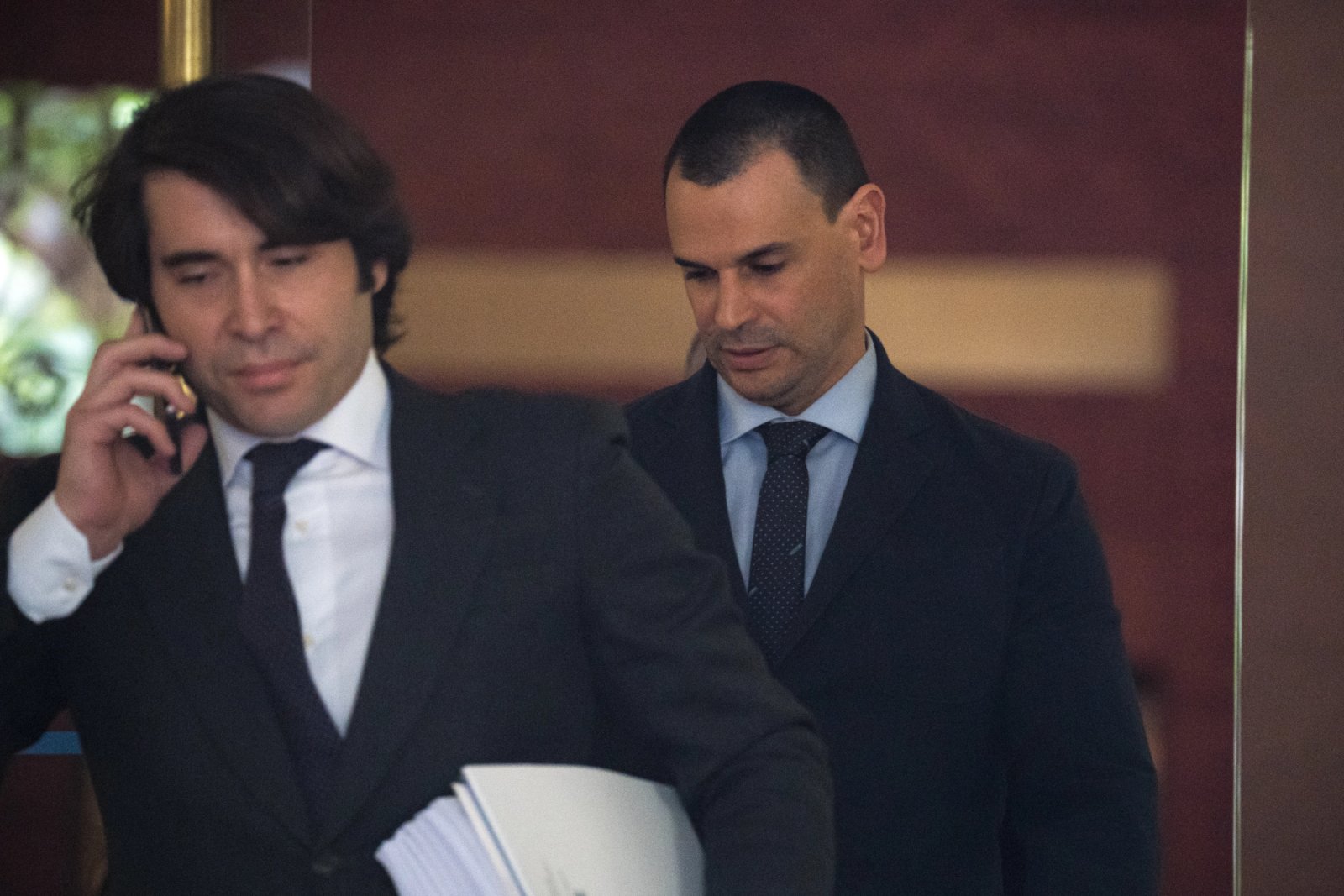 La pareja de la presidenta de la Comunidad de Madrid, Alberto González Amador (d), a su salida del Tribunal Superior de Justicia, a 22 de mayo de 2024, en Madrid (España). Alberto González Amador está siendo investigado por la presunta comisión de dos delitos de defraudación tributaria y un delito de falsedad en documento mercantil, en relación a un supuesto fraude fiscal que le atribuye la Fiscalía de Madrid. González Amador debía comparecer el viernes 24 de mayo ante el juez, pero la cita se ha adelantado a hoy debido a que el querellante tiene un compromiso laboral en la fecha inicialmente fijada. Amador acude hoy al TSJM para ratificar su querella contra los fiscales María Pilar Rodríguez Fernández y Julián Salto Torres. 22 MAYO 2024;MADRID;TRIBUNAL SUPERIOR DE JUSTICIA;PAREJA PRESIDENTA COMUNIDAD DE MADRID Diego Radamés / Europa Press 22/5/2024