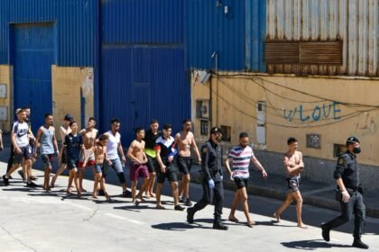 Andalucía recibe casi 500 menas camuflados como adultos en menos de un año: "Estamos colapsados"