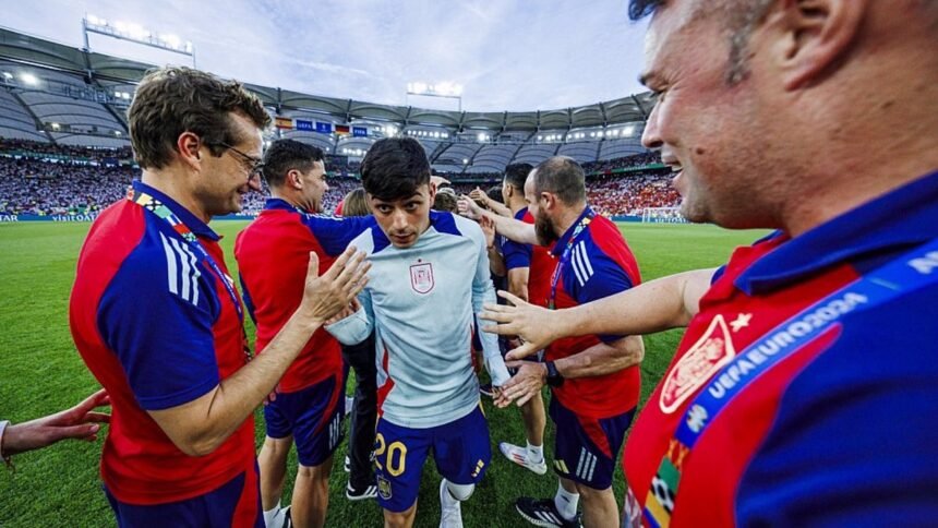 Pedri dice adiós a la EURO con un esguince de rodilla