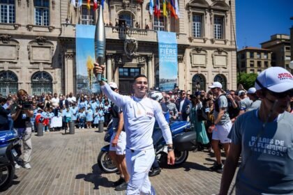 La antorcha olímpica llega a París