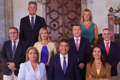 Mazón renueva el segundo escalón de su Gobierno tras la salida de Vox y marca la pauta de no parar