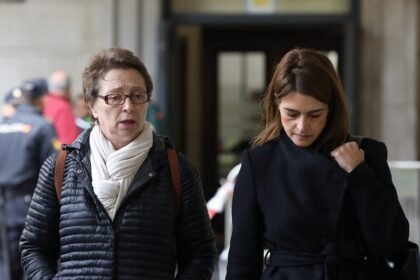 La ex consejera de Hacienda de la Junta de Andalucía, Carmen Martínez Aguayo, llegando al juicio del caso ERE