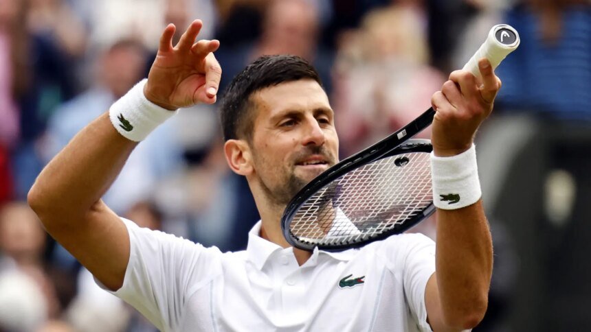 Novak Djokovic, celebra un punto en las semifinales de Wimbledon ante Musetti.