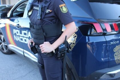 Un hombre asfixia a su pareja y la deja en una cuneta en Antequera (Málaga)