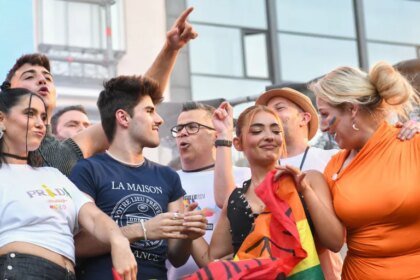 Los 'triunfitos' llevan el fenómeno fan al pregón del Orgullo de Madrid: «Decimos que no a esconderse»