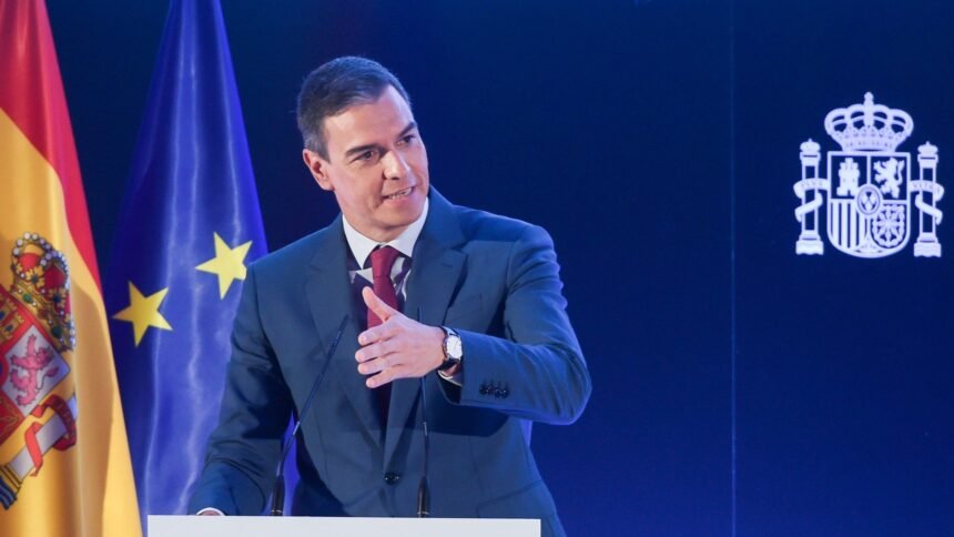 Sánchez destina 150.000 € a mejorar el atrezo de sus actos oficiales: "La moqueta, sin arrugas"