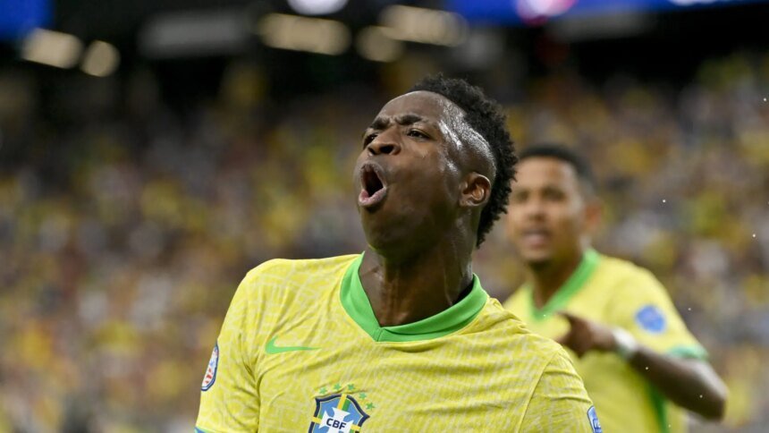 Vinícius protests a decision in the Brazil - Colombia Copa América match.